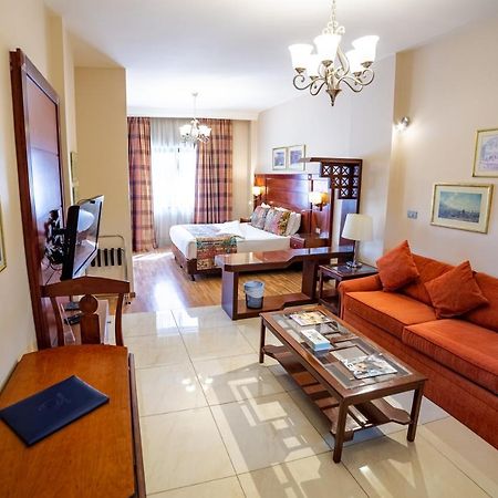 Comfort Hotel Suites Amman Exterior photo