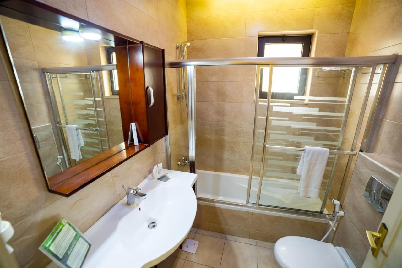 Comfort Hotel Suites Amman Exterior photo