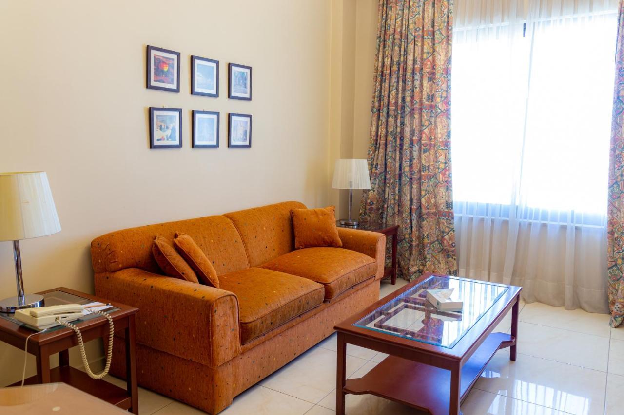 Comfort Hotel Suites Amman Exterior photo