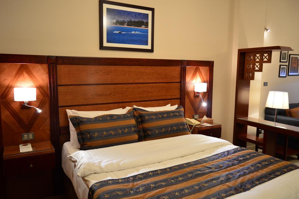 Comfort Hotel Suites Amman Exterior photo