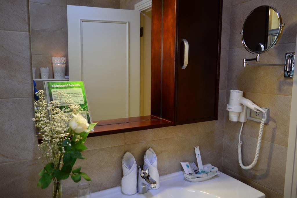Comfort Hotel Suites Amman Exterior photo