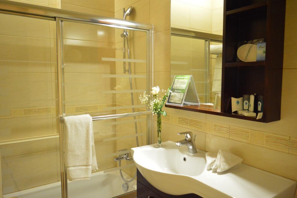 Comfort Hotel Suites Amman Exterior photo