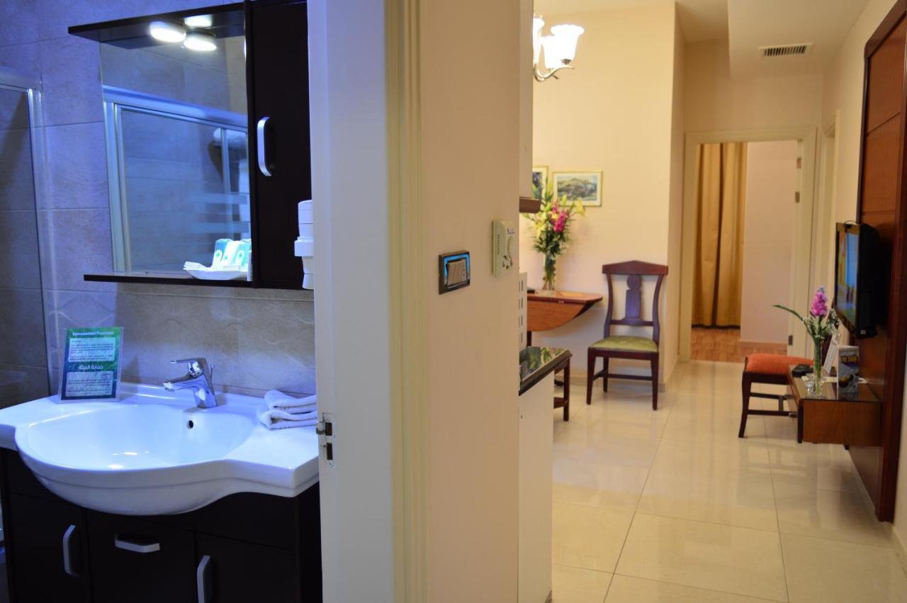 Comfort Hotel Suites Amman Exterior photo