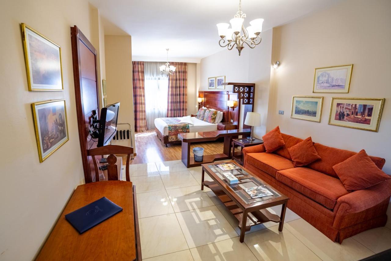 Comfort Hotel Suites Amman Exterior photo